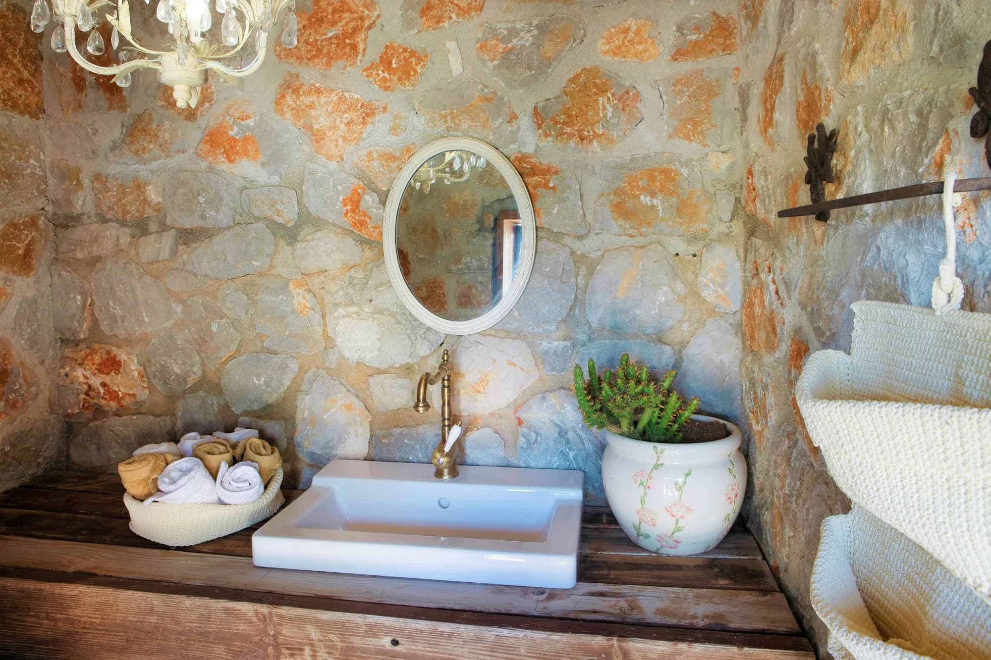 VILLA IN AMONI / PEFKALIS - swimming pool and private chapel, plot 2,000 sq.m.