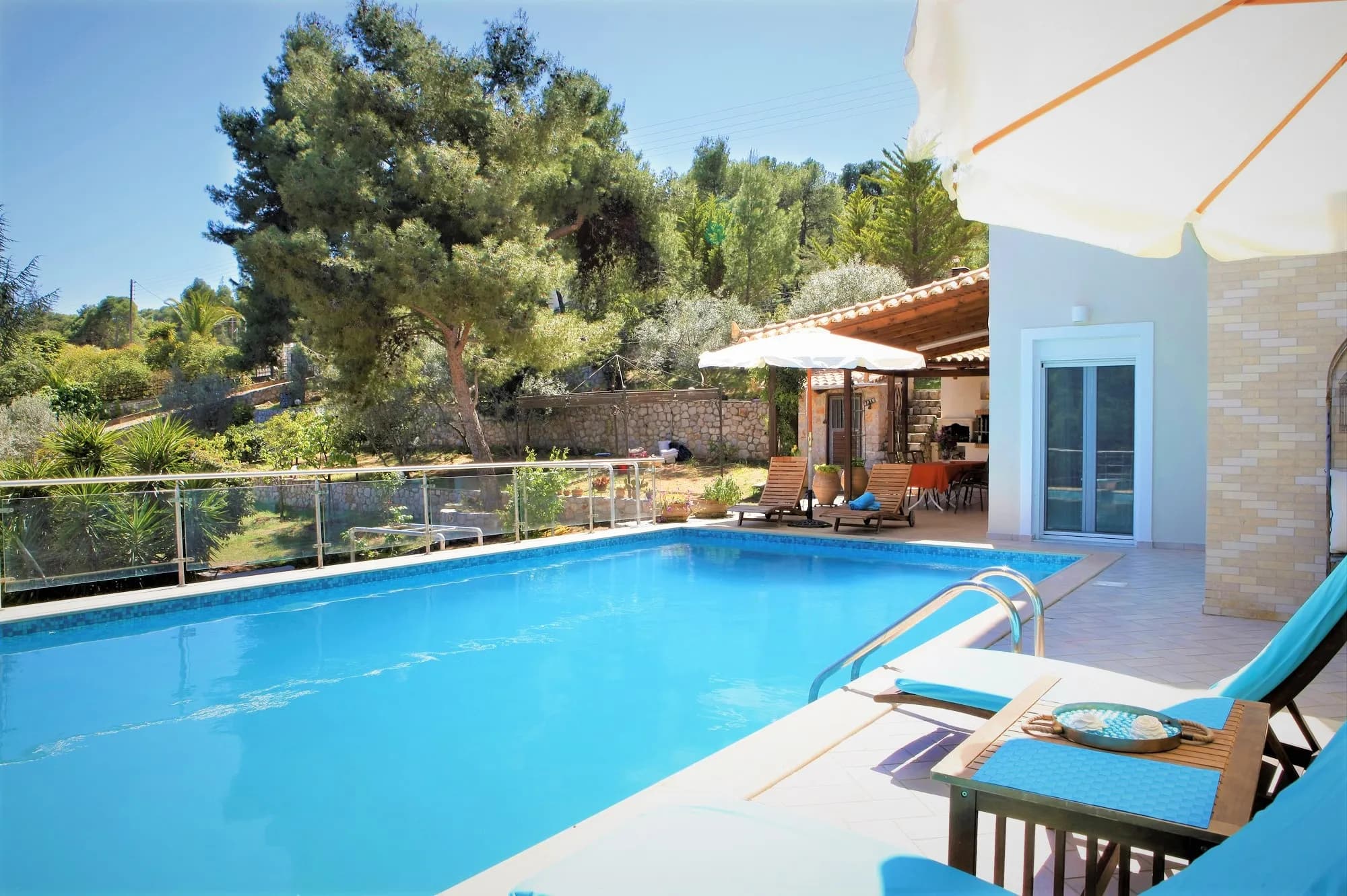 VILLA IN AMONI / PEFKALIS - swimming pool and private chapel, plot 2,000 sq.m.