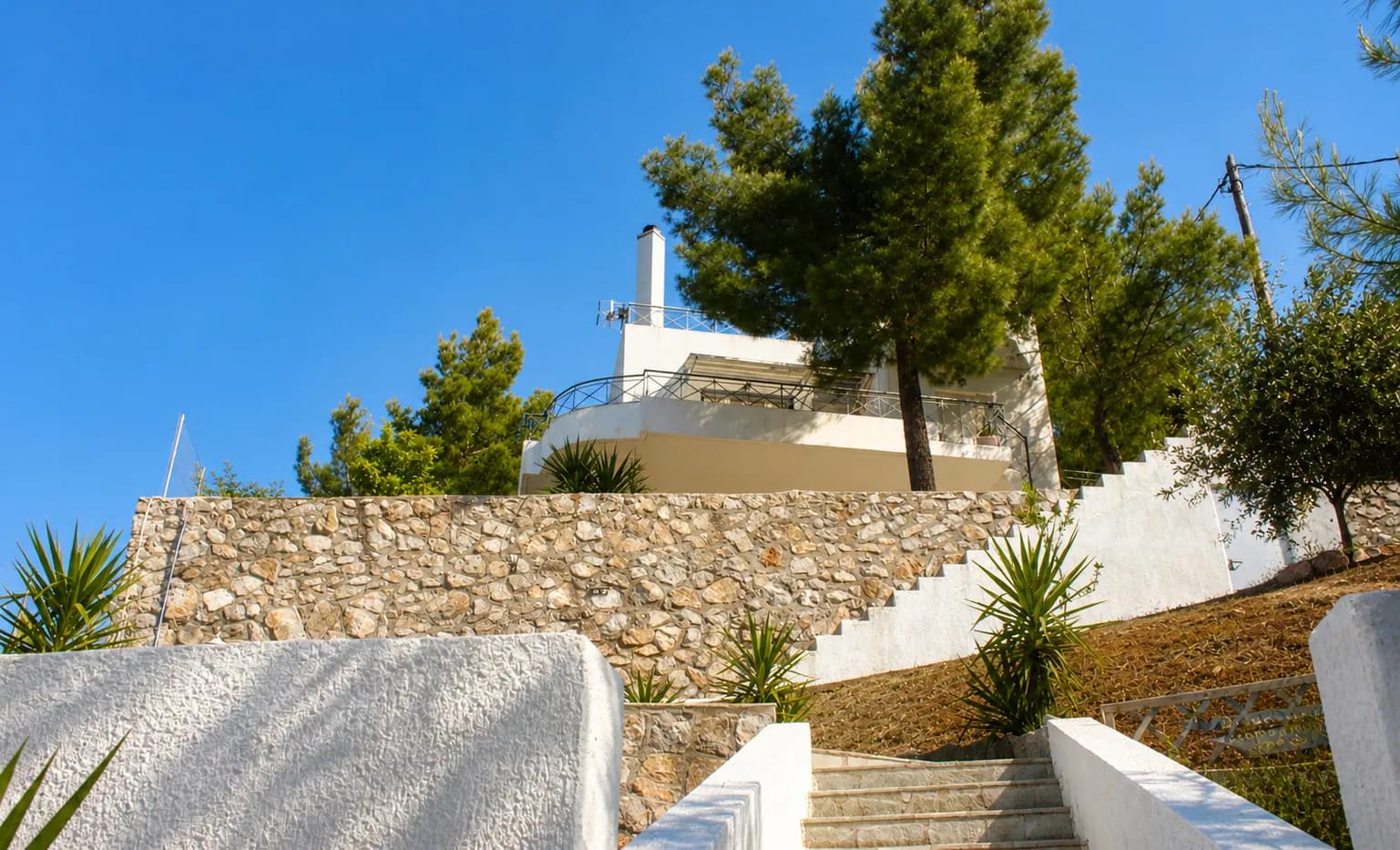 Amóni Pefkali — élégante villa avec vue mer et montagne, à 280 m de la côte