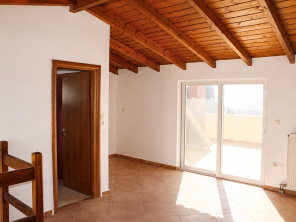 bright-empty-loft-room